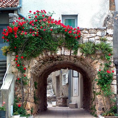 Hotel Adriatic Omisalj Exterior photo