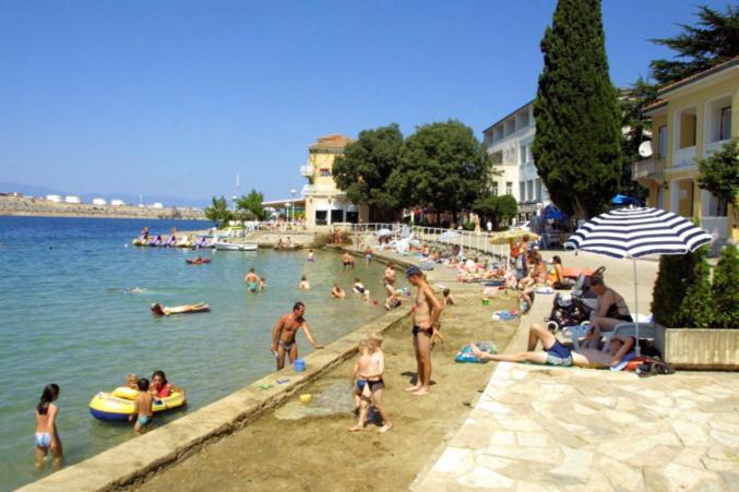 Hotel Adriatic Omisalj Exterior photo