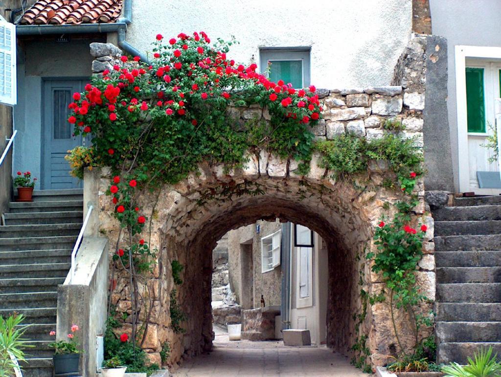 Hotel Adriatic Omisalj Exterior photo